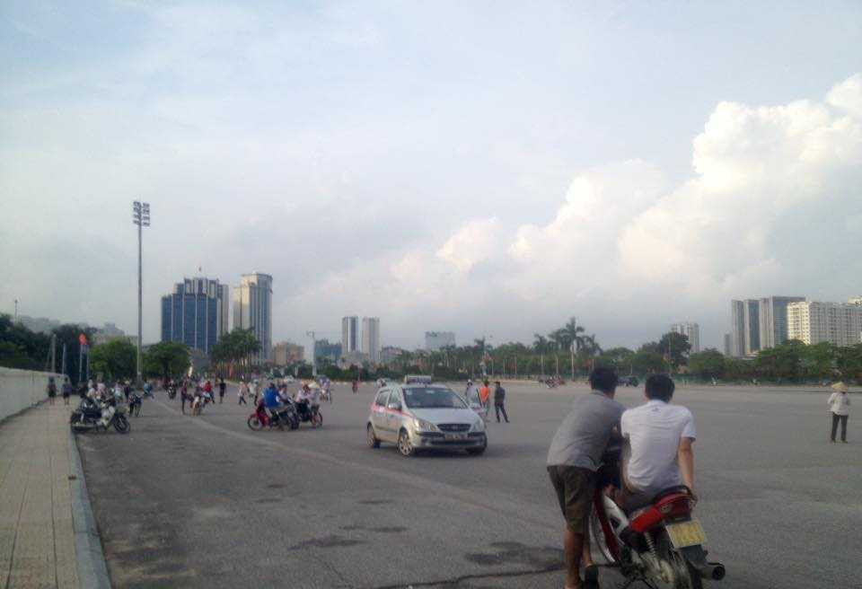 Chiều 25/7, các phe vé chấp nhận 'chịu lỗ' một nửa so với giá gốc