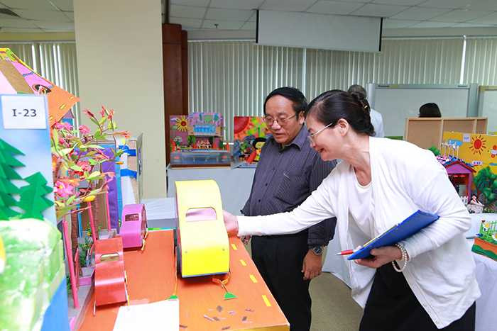 Nhà thơ Trần Đăng Khoa là một trong những thành viên của ban giám khảo cuộc thi "Ý tưởng trẻ thơ 2015"