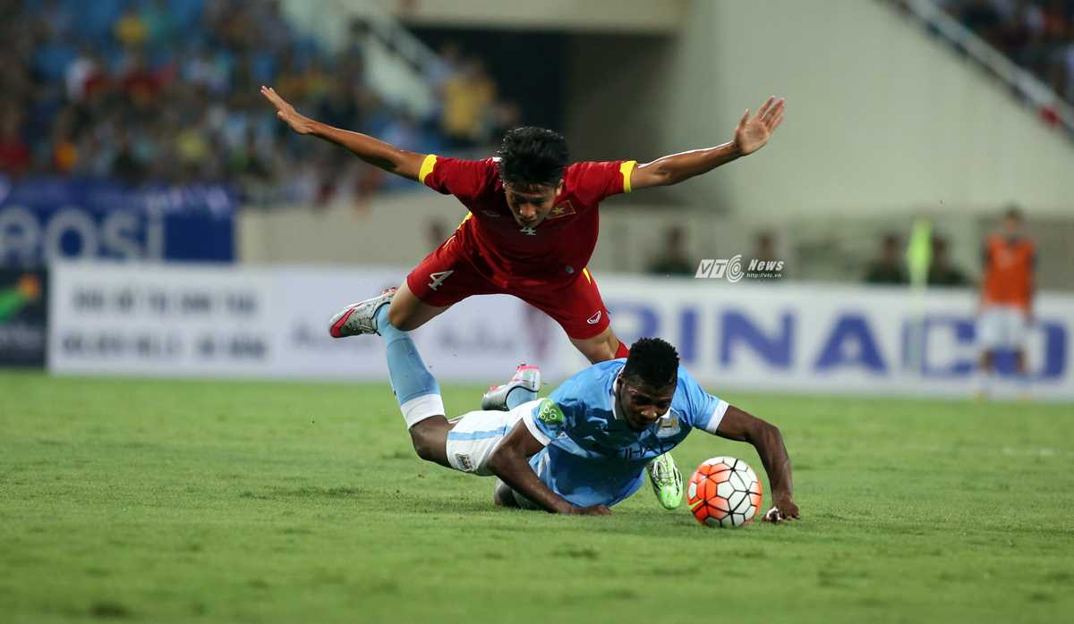 Man City bị làm khó