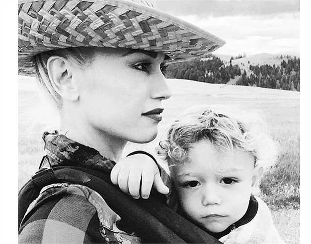 Gwen Stefani đi du lịch cùng con trai.