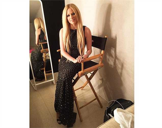 Avil Lavigne trong hậu trường chuẩn bị cho lễ khai mạc Olympics.