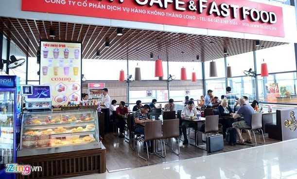 Lợi dụng lúc chủ nhân sạc điện thoại không để ý, Hảo đã nhận chiếc điện thoại của mình và cầm đi (Ảnh mang tính minh họa)