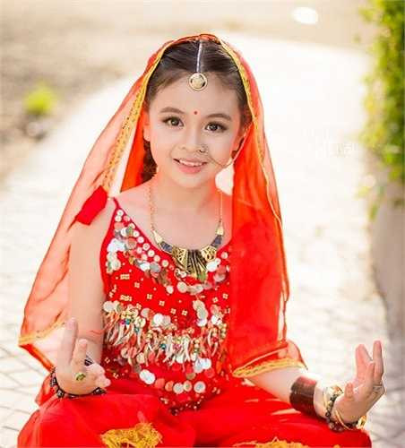 Tường Vy cho biết, cô bé rất yêu thích nhân vật Anandi trong phim. Bên cạnh đó, do Vy có khá nhiều nét trên gương mặt tương đồng với người Ấn Độ nên gia đình bé quyết định thực hiện bộ ảnh này để làm kỷ niệm. 