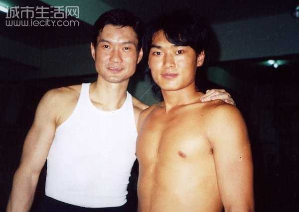 Châu Tỷ Lợi sớm trở thành nghệ sĩ có tiếng nhờ khả năng võ thuật và được đánh giá cao hơn cả Lý Tiểu Long, Thành Long.