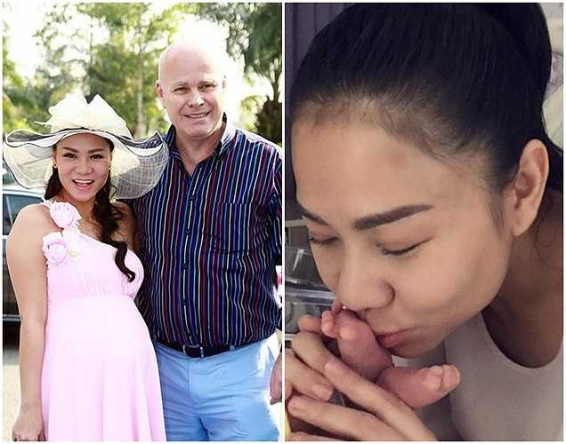 Chiều 29/5, Thu Minh sinh con trai đầu lòng tại một bệnh viện phụ sản quốc tế ở TP HCM. Bé trai nặng hơn 4kg, được vợ chồng giọng ca Đường cong gọi là Gấu con. Thu Minh chia sẻ hình ảnh hôn bàn chân bé nhỏ của Gấu và viết: ‘Little Bear says hello to the World! Hãy luôn là chú Gấu con khoẻ Mạnh, thông minh và giàu lòng nhân ái... Con yêu nhé! Cảm ơn sự quan tâm và những lời chúc tốt đẹp của các cô chú, anh chị bạn bè và Fans...We love you all’ 