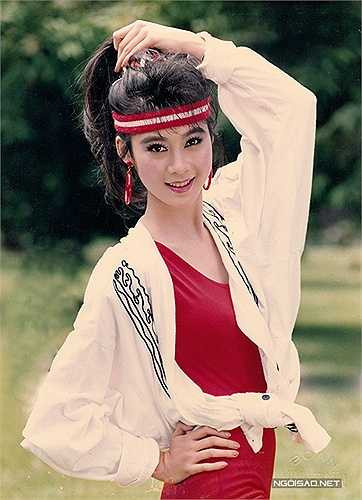 Thập niên 90, một buổi chụp ảnh của nghệ sĩ, dù là ngôi sao như Diễm Hương cũng không có ê kíp hùng hậu như bây giờ. Mỗi lần chụp ảnh, Diễm Hương phải tự chuẩn bị trang phục, đến nơi lại tự mình trang điểm, làm tóc... cả vài tiếng đồng hồ.