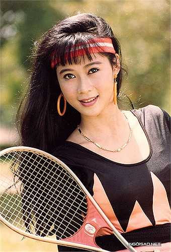 Diễn viên Diễm Hương sinh năm 1970, được xưng tụng là 'Đệ nhất mỹ nhân' của điện ảnh Việt Nam những năm 90 với vẻ đẹp dịu dàng, hiền hậu. Thời đó chị 'nổi như cồn', là cái tên bảo chứng cho các phòng vé. 