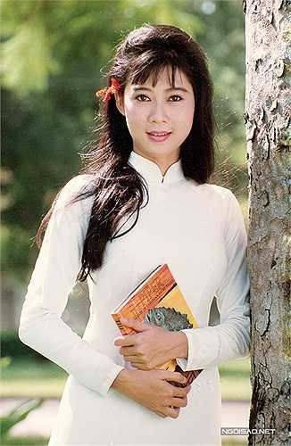 Nhiếp ảnh Đoàn Minh Tuấn chia sẻ, khi phong trào chụp ảnh lịch và chụp cho các tạp chí về điện ảnh nở rộ, anh có dịp làm việc với Diễm Hương thường xuyên. 