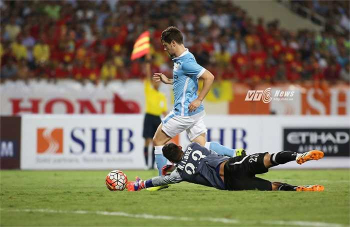 Đây cũng là dịp để các cầu thủ trẻ Man City ghi điểm trong mắt Pellegrini.(Ảnh: Phạm Thành) 