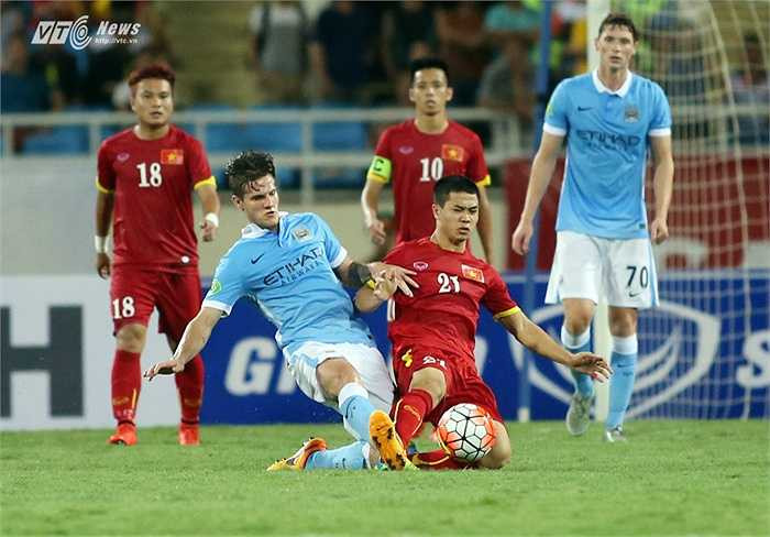 Công Phượng chỉ được vào sân từ phút 84 nên không có cơ hội thể hiện tài năng. (Ảnh: Phạm Thành)