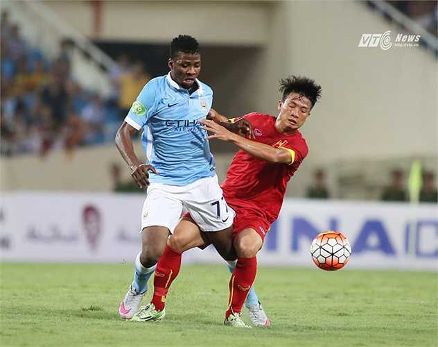 Tiến Dũng có cơ hội đọ sức với những tài năng trẻ khác bên phía Man City. Một trải nghiệm vô cùng đáng quý.(Ảnh: Phạm Thành)