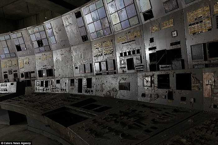 Sau vụ nổ có kinh hoàng hình ảnh về một thành phố dân cư đông đúc bỗng trở nên hoang tàn trong phút chốc