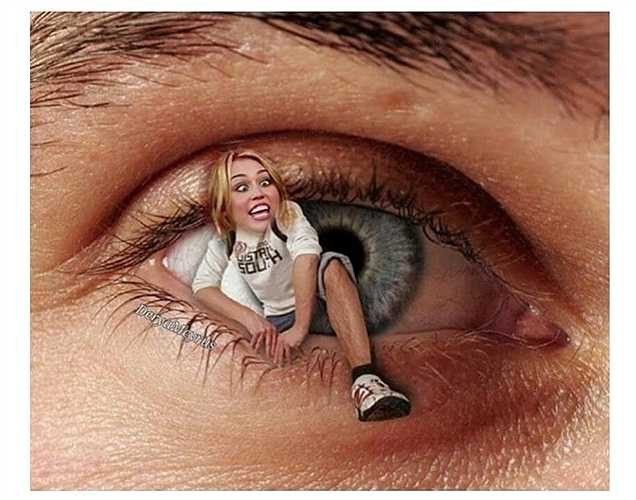 Miley Cyrus đăng tải bức hình kỳ quái và viết: ‘Thực sự tẻ nhạt’.