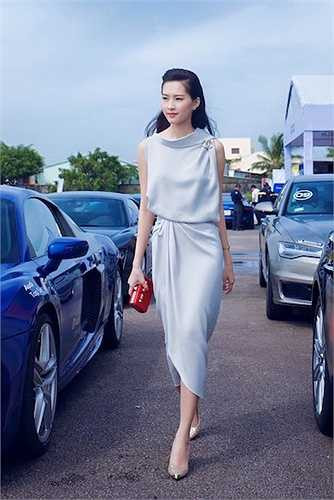 Đẹp tựa nữ thần khi đi dự sự kiện.