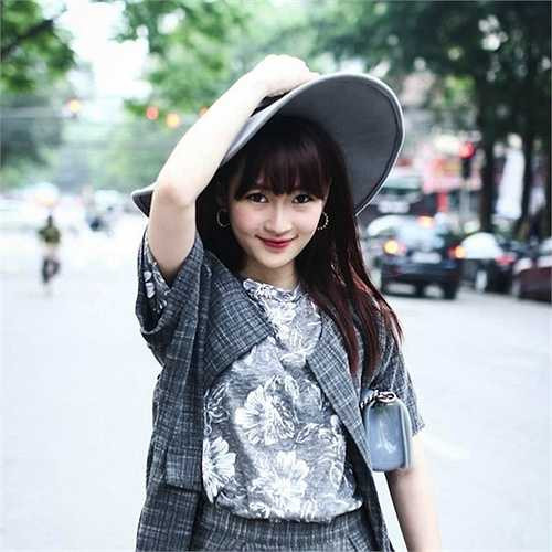 Cô cũng có gu thời trang ấn tượng, lôi cuốn (Nguồn: Dân Việt)