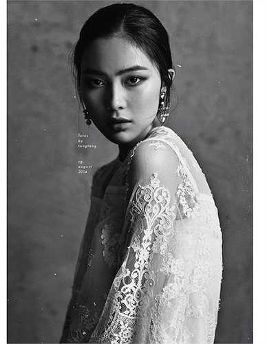 Helly Tống không chỉ đẹp trên các bức ảnh, nhan sắc đời thực của cô cũng vô cùng liêu trai 