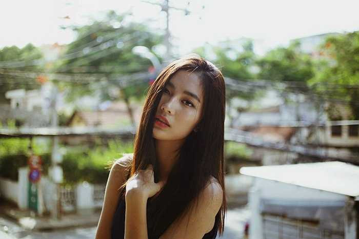 Không đam mê showbiz, Helly Tống đang là người làm kinh doanh khá thành công trong lĩnh vực kinh doanh khi là đang điều hành một hệ thống các cửa hàng kinh doanh thời trang, mỹ phẩm và cafe 