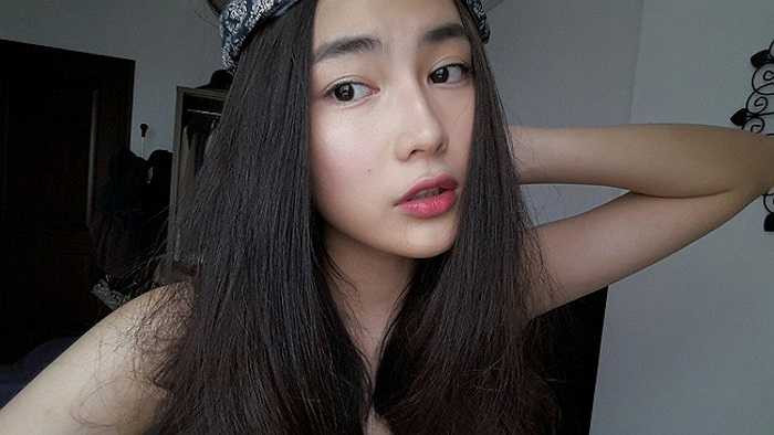 Nhan sắc đời thực hút mắt của hot girl 