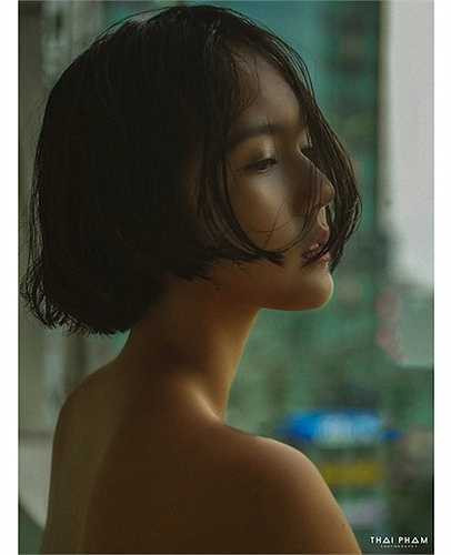 Hải Tú mới 18 tuổi nhưng đã rất nổi tiếng trong cộng đồng mạng nhờ vẻ đẹp thoát tục 