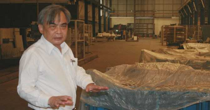 Ông Bùi Ngọc Huyên, Chủ tịch Vinaxuki trong nhà máy số 1 Mê Linh