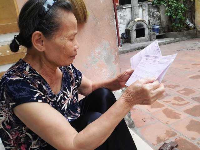 Dân thức canh đêm hứng từng xô nước sạch giữa thủ đô