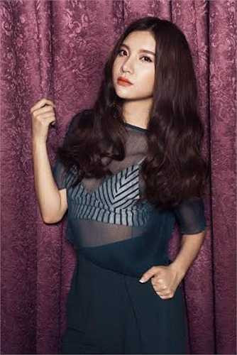 Cô còn giành giải 'Nữ diễn viên chính xuất sắc nhất' cho thể loại phim truyện nhựa 'Vũ điêu đam mê' tại Bông sen vàng - Liên hoan phim lần thứ 17 năm 2011.