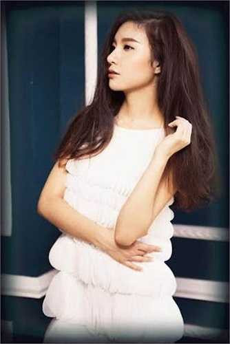 Quan niệm sống yêu thích của Hạnh Sino: 'Hãy cứ sống lạc quan và dám theo đuổi ước mơ đến cùng rồi cũng sẽ có ngày gặt hái được thành quả'. 