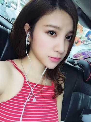 Hạnh Sino yêu thích câu nói: Quy luật đơn giản của cuộc sống 'Nếu bạn không tiến lên thì bạn sẽ thụt lùi'.