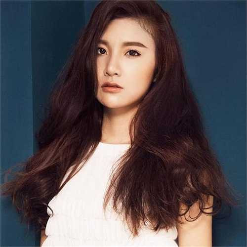 Mỹ Hạnh có sở thích: Ca hát, nghe nhạc, shopping.