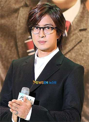 Softbank Nhật và Hàn đầu tư 10,7 tỉ won (196 tỉ đồng), riêng Bae Yong Joon bỏ vốn 2,5 tỉ won (46 tỉ đồng), chiếm 6% cổ phần của IMX. Như vậy, IMX trở thành công ty đầu tiên tại Nhật cung cấp về truyền thông, giải trí và truyền hình cho các quốc gia, trong đó Hàn Quốc là mục tiêu chính, với Bae Yong Joon là đại diện toàn quyền tại Nhật Bản.