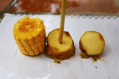 Thực hư luộc ngô, khoai bằng bột thông cống