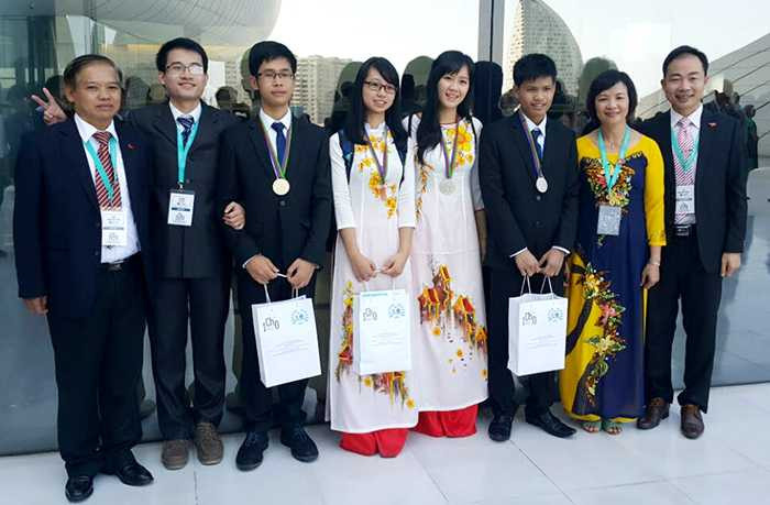 Đoàn học sinh Việt Nam tham dự Olympic Hóa học quốc tế năm 2015