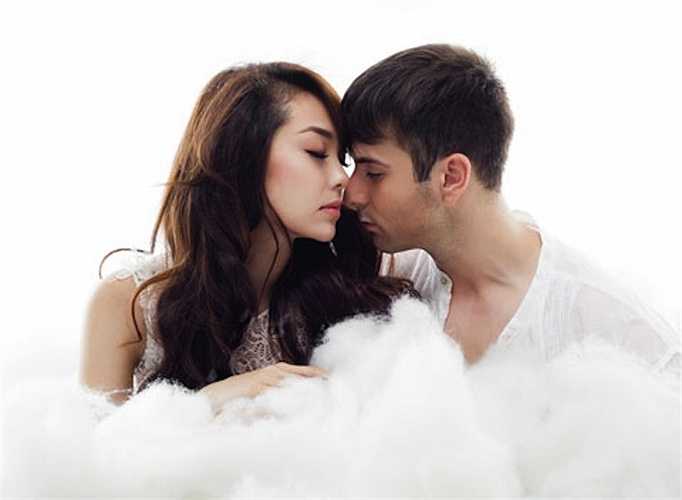 Năm 2011, sau khi tham gia 'Bước nhảy hoàn vũ', cô xuất hiện với chiếc cằm nhọn và gương mặt thanh thoát trong MV 'Mây'. 