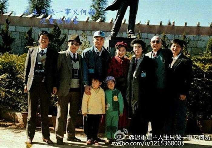 Các diễn viên Lục Tiểu Linh Đồng, Trì Trọng Thụy, Mã Đức Hoa, Diêm Hoài Lễ trong một buổi giao lưu cùng khán giả. Ảnh chụp vào đầu thập niên 1990. 