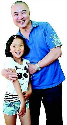 Từ Thiếu Hoa và con gái. Ông kết hôn với Dương Côn trước ngày tham gia đoàn phim. 