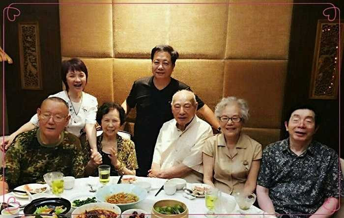 Ngô Quế Linh vai Trấn Nguyên đại tiên và Vương Dương vai Minh Nguyệt (tập 9) giao lưu với đạo diễn, Uông Việt... 