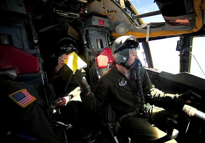 Bên Trong Buồng Lái 'pháo đài Bay' B-52 Không Quân Mỹ