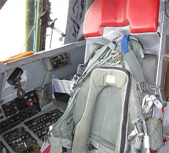 B-52 có thể hoạt động trong phạm vi 7,200-16,000 km, có khả năng phát triển tốc độ tới 950km/h và hoạt động ở độ cao gần 16,700 m