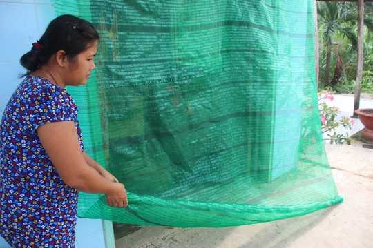 Cả làng không dám cười vì sợ ruồi bay vào bụng