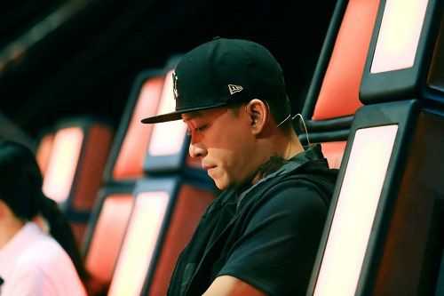 Khoảnh khắc mềm yếu hiếm thấy của Tuấn Hưng sau vẻ ngoài ngang tàng.