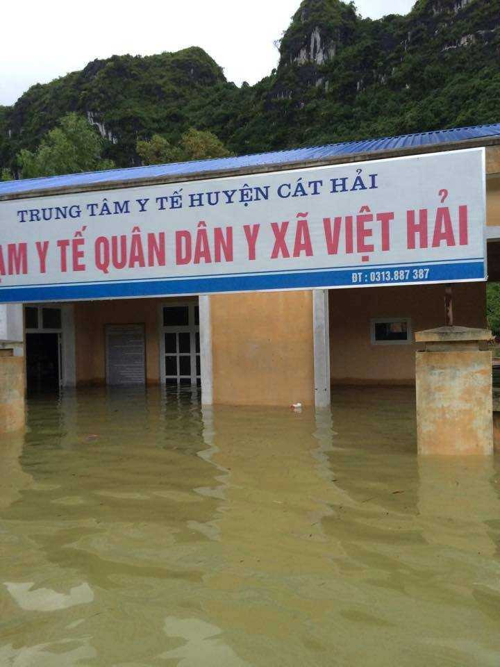 Mưa lớn đang nhấn chìm một xã đảo ở Hải Phòng