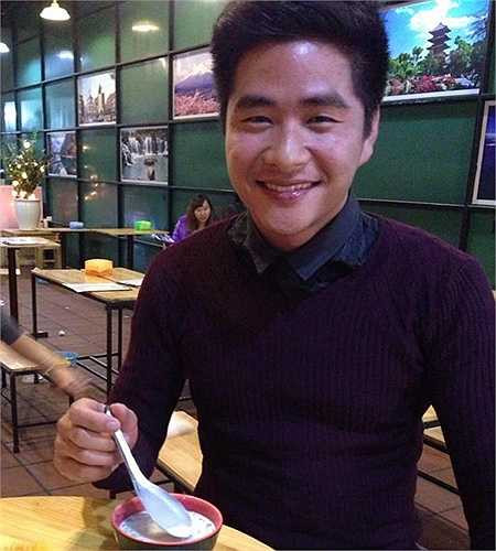 Thầy An hé lộ về sở thích nấu ăn khiến nhiều teen girl càng 'liêu xiêu' thầy hơn. 'Mình thích nấu ăn từ nhỏ và bắt đầu làm quen học nấu nướng nghiêm túc từ năm lớp 10', thầy An nói.