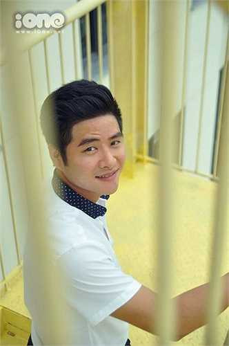 Nhiều bạn không ngần ngại khoe chiến tích trên trang cá nhân với dòng chia sẻ rất thú vị như 'Thầy Giáo dục quốc phòng đẹp trai nhất Vịnh Bắc Bộ' hay 'Vì thầy đẹp trai, nên em sẽ học môn Quốc phòng'.