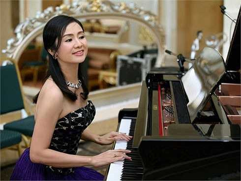 Ngoài các hoạt động trên sân khấu kịch, diễn viên Thu Hà gần như không tham gia vào đời sống showbiz. Vào mỗi tuần, Thu Hà tới tập kịch với các đồng nghiệp ở Nhà hát kịch 3 buổi. Toàn bộ thời gian còn lại chị dành để chăm sóc gia đình.