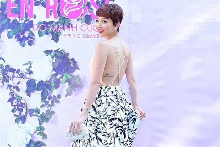 Lưng trần nuột nà không tì vết của Tóc Tiên.