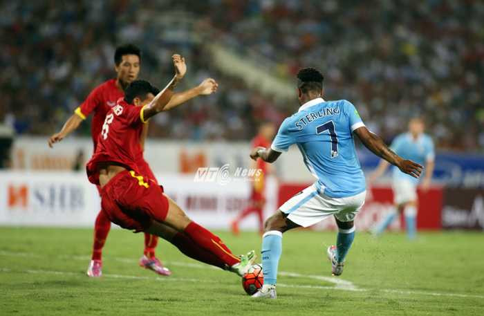 Cầu thủ Việt Nam vào bóng kiểu triệt hạ