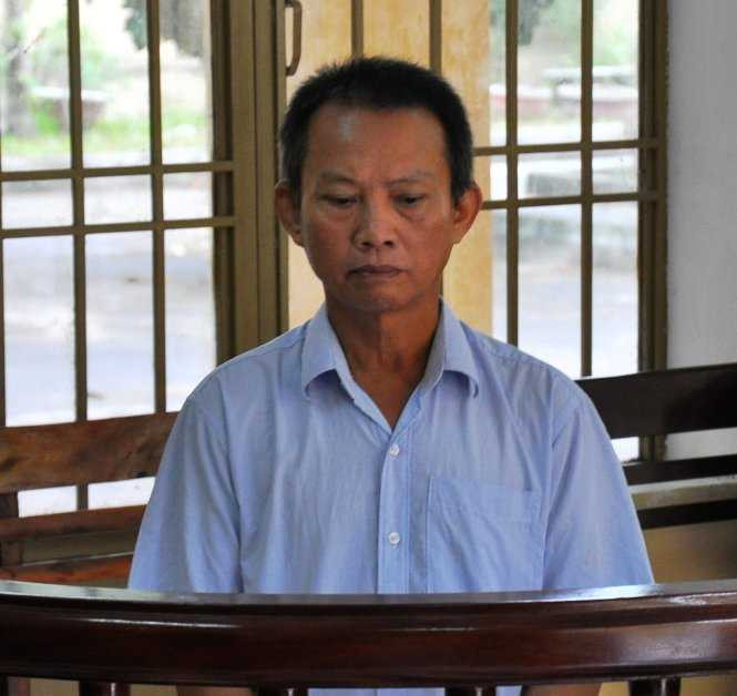 Vòi tiền doanh nghiệp, Chi cục trưởng thi hành án dân sự vào tù