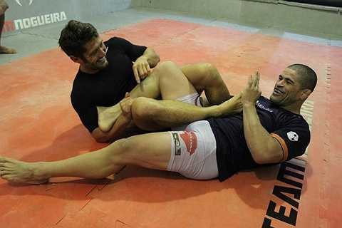 Bixente Lizarazu - Tuyển thủ Pháp vô địch World Cup 1998 đã chuyển sang làm môn sinh của võ Brazil