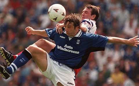 Barry Horne - Cựu tuyển thủ xứ Wales giờ là Giáo viên hóa học