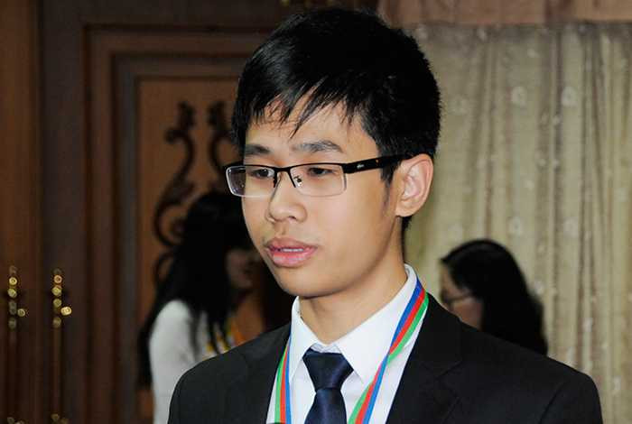 Đinh Tuấn Hoàng, học sinh lớp 12, Trường THPT chuyên Hà Nội – Amsterdam giành Huy chương Vàng Olympic Hóa học Quốc tế 2015